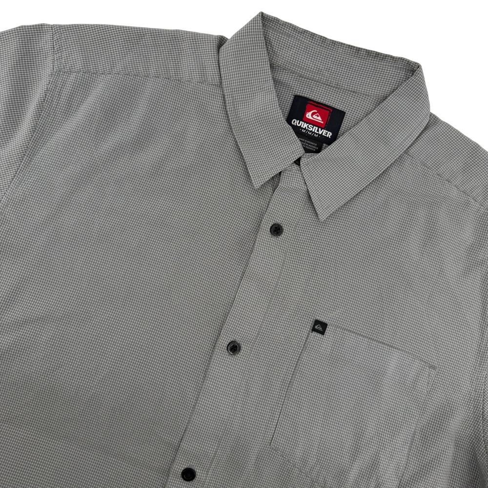 Quiksilver Men's M Short Sleeve Button Up Shirt Gray Plaid Pocket Surf Skate Y2K